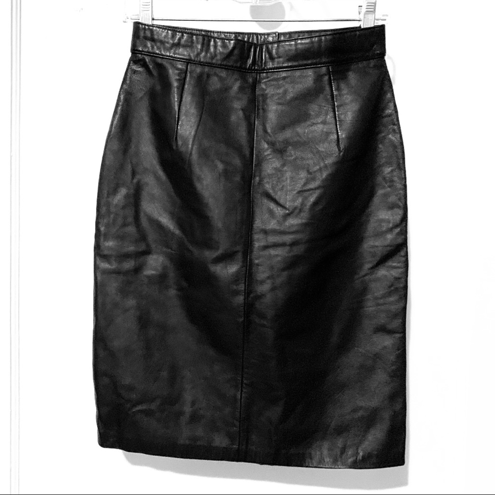 Waist-Trimming Leather Pencil Skirt